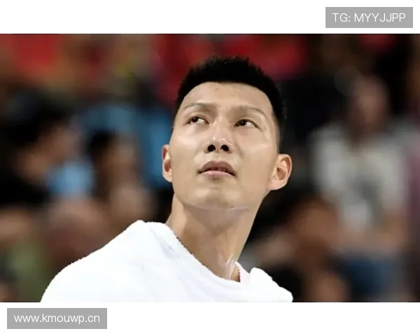 易建联家里这厨房比五星酒店还奢华，穿运动鞋都像踩金子一样